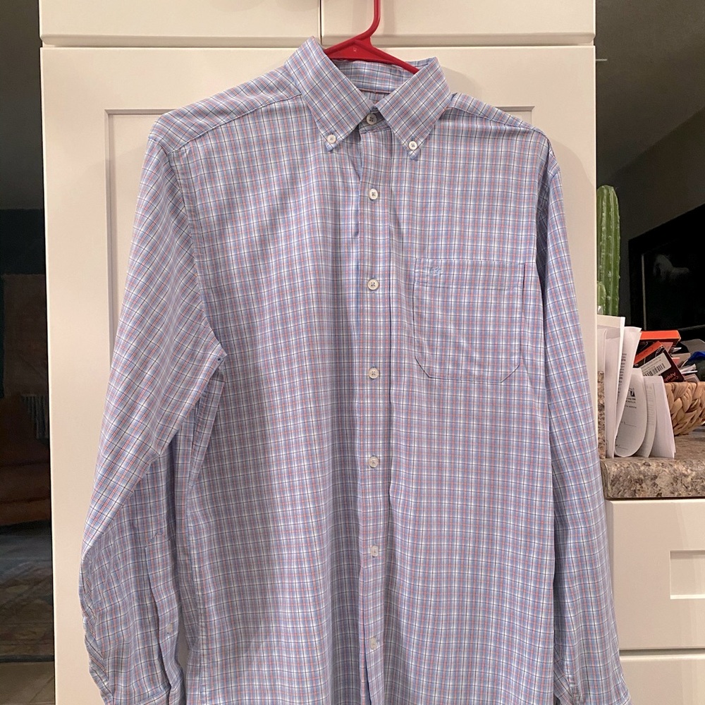 Men’s Southern Tide Intercoastal button up.